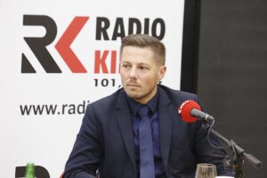 01.12.2019. Kielce. Studio Polityczne Radia Kielce. Na zdjęci8u: Marcin Chłodnicki - SLD / Jarosław Kubalski / Radio Kielce