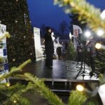 17.12.2019. Końskie. Radio Kielce rozdawało choinki dla słuchaczy / Jarosław Kubalski / Radio Kielce