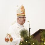 25.12.2019. Kielce. Pasterka w kościele św. Antoniego Padewskiego. Biskup Jan Piotrowski / Jarosław Kubalski / Radio Kielce