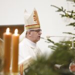 25.12.2019. Kielce. Pasterka w kościele św. Antoniego Padewskiego. Biskup Jan Piotrowski / Jarosław Kubalski / Radio Kielce