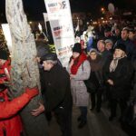 17.12.2019. Końskie. Radio Kielce rozdawało choinki dla słuchaczy / Jarosław Kubalski / Radio Kielce