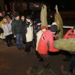 17.12.2019. Końskie. Radio Kielce rozdawało choinki dla słuchaczy / Jarosław Kubalski / Radio Kielce