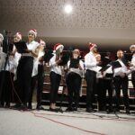 06.12.2019 Kielce. Wystawa prac Lucyny Gozdek pt. „W przestrzeni”. Występ Chóru Gospel Katedry Muzyki Wydziału Sztuki UJK w Kielcach - Cathedral Voices / Jarosław Kubalski / Radio Kielce