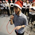 06.12.2019 Kielce. Wystawa prac Lucyny Gozdek pt. „W przestrzeni”. Występ Chóru Gospel Katedry Muzyki Wydziału Sztuki UJK w Kielcach - Cathedral Voices / Jarosław Kubalski / Radio Kielce