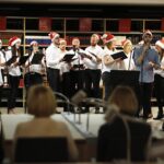 06.12.2019 Kielce. Wystawa prac Lucyny Gozdek pt. „W przestrzeni”. Występ Chóru Gospel Katedry Muzyki Wydziału Sztuki UJK w Kielcach - Cathedral Voices / Jarosław Kubalski / Radio Kielce