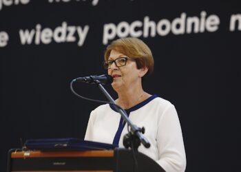 Inauguracja roku szkolnego w Powiatowym Zespole Szkół w Łopusznie. Maria Zuba - poseł PiS / Jarosław Kubalski / Radio Kielce