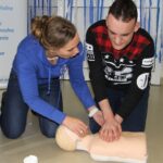 13.12.2019. Kielce. Specjalnego Ośrodka Szkolno - Wychowawczego nr 2. Warsztaty z zakresu udzielania pierwszej pomocy przedmedycznej / Krzysztof Bujnowicz / Radio Kielce