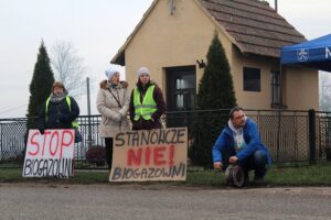 28.11.2019. Sielec Biskupi. Protest przeciwko budowie biogazowni / Marta Gajda / Radio Kielce