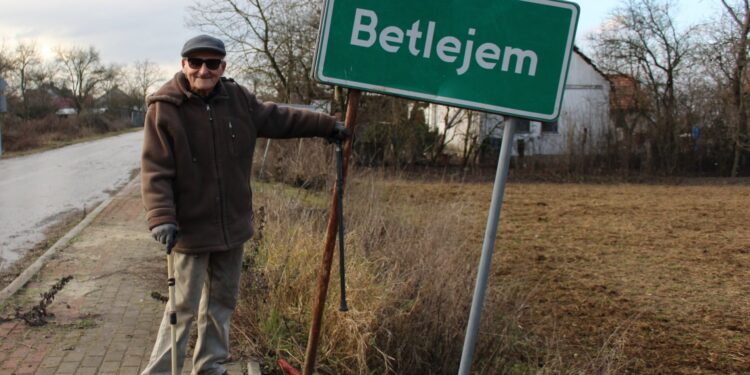 25.12.2019. Betlejem koło Michałowa w powiecie pińczowskim. Na zdjęciu: Bronisław Stanek, najstarszy mieszkaniec miejscowości / Marta Gajda / Radio Kielce