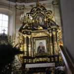 27.12.2109. Działoszyce. Odnowiony ołtarz w kościele pod wezwaniem Trójcy Świętej / Marta Gajda / Radio Kielce