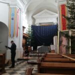 16.12.2019. Święty Krzyż. Montaż szopki bożonarodzeniowej / Dorota Klusek / Radio Kielce