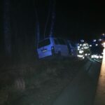 12.12.2019 Leszczyny. Zderzenie busa z samochodem osobowym / Policja