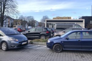 10.12.2019. Sandomierz. Parking przy starostwie powiatowym / Grażyna-Szlęzak-Wójcik / Radio Kielce