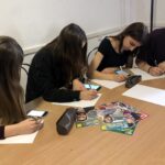 13.12.2019 Sandomierz. Uczniowie pisali listy w ramach akcji Amnesty International / Grażyna Szlęzak-Wójcik / Radio Kielce