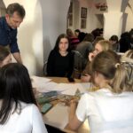 13.12.2019 Sandomierz. Uczniowie pisali listy w ramach akcji Amnesty International / Grażyna Szlęzak-Wójcik / Radio Kielce