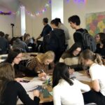 13.12.2019 Sandomierz. Uczniowie pisali listy w ramach akcji Amnesty International / Grażyna Szlęzak-Wójcik / Radio Kielce