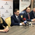 16.12.2019 Sandomierz. Otwarcie zmodernizowanego punkty obsługi klienta w zakładzie gazowniczym. Na zdjęciu (od lewej): Agnieszka Zydroń - wicedyrektor ds. obsługi klienta i dystrybucji w PSG w Warszawie, Radosław Słoniewski - dyrektor Zakładu Gazowniczego w Kielcach, poseł Marek Kwitek i senator Jarosław Rusiecki / Grażyna Szlęzak-Wójcik / Radio Kielce