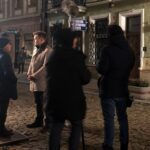 16.12.2019 Sandomierz. Ekipa serialu „Ojciec Mateusz” kręci kolejne odcinki. Na zdjęciu (od lewej): Edyta Olszówka i Jakub Wesołowski / Grażyna Szlęzak-Wójcik / Radio Kielce