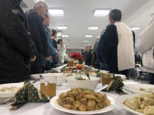 22.12.2019 Sandomierz. Spotkanie wigilijne osób bezdomnych i samotnych / Grażyna Szlęzak-Wójcik / Radio Kielce