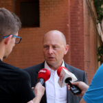 Suchedniów. ARP S.A. przejmuje Zakłady Wyrobów Kamionkowych „MARYWIL”. Na zdjęciu: Dariusz Śliwowski - wiceprezes Agencji Rozwoju Przemysłu S.A. / Magdalena Blicharska / Radio Kielce