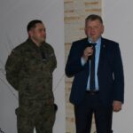 14.12.2019 Łopuszno. Obchody 76. rocznicy rozstrzelania 15 żołnierzy w akcji „Niekłański Październik”. Na zdjęciu (od lewej): Łukasz Wilczyński - współorganizator wydarzenia i senator Jarosław Rusiecki / Kamila Chmiel