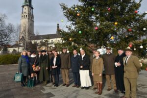 18.12.2019. Jasna Góra. Przekazanie jodły z ostrowieckiego nadleśnictwa / Regionalna Dyrekcja Lasów Państwowych w Radomiu