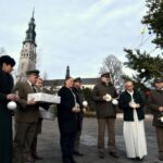 18.12.2019. Jasna Góra. Przekazanie jodły z ostrowieckiego nadleśnictwa / Regionalna Dyrekcja Lasów Państwowych w Radomiu