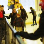 26.12.2019 Kielce. Kryte lodowisko na Stadionie. Łyżwiarze / Jarosław Kubalski / Radio Kielce