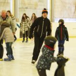 26.12.2019 Kielce. Kryte lodowisko na Stadionie. Łyżwiarze / Jarosław Kubalski / Radio Kielce