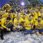 25.05.2019 Kielce. PGNiG Superliga. PGE Vive Kielce zostało po raz 16 mistrzem Polski. Piłkarze i kibice cieszą się ze zwycięstwa / Jarosław Kubalski / Radio Kielce