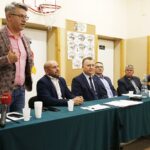 02.12.2019 Radkowice. Spotkanie dotyczące budowy obwodnicy miejscowości. Damian Urbanowski - dyrektor Świętokrzyskiego Zarządu Dróg Wojewódzkich w Kielcach, Mariusz Gosek - członek zarządu województwa, Robert Jaworski - burmistrz Chęcin, Tomasz Szczepanik - przewodniczący Rady Gminy Chęciny, Mieczysław Gębski - radny Sejmiku Województwa Świętokrzyskiego, Krzysztof Słoń - senator / Jarosław Kubalski / Radio Kielce