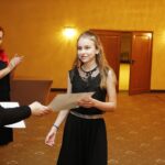 03.12.2019 Kielce. Best Western Grand Hotel. Stypendia programu Grand 2019/2020. Stypendium dla Julii Sczakowskiej (z prawej) wręczają Jolanta Turalska - prezes Stowarzyszenia Świętokrzyski Fundusz Lokalny, Piotr Dwurnik - Best Western Grand Hotel i Katarzyna Szymczyk - wicedyrektor Zespołu Państwowych Szkół Muzycznych im. Ludomira Różyckiego w Kielcach  / Jarosław Kubalski / Radio Kielce
