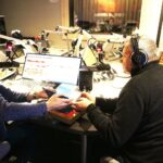 10.12.2019 Radio Kielce. Akcja "Choinka pod choinkę". Od prawej: Piotr Restecki - muzyk, Przemysław Predygier - dyrektor TVP3 Kielce i Paweł Solarz - Radio Kielce / Jarosław Kubalski / Radio Kielce