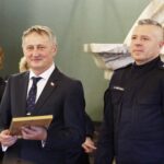 10.12.2019 Kielce. WDK. Targi seniorów. Wojewoda Zbigniew Koniusz i inspektor Artur Bielecki / Jarosław Kubalski / Radio Kielce