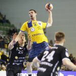 13.12.2019 Kielce. PGNiG Superliga. Mecz PGE Vive Kielce - Gwardia Opole. Branko Vujović / Jarosław Kubalski / Radio Kielce