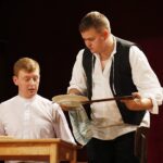 14.12.2019 Kielce. Wyższe Seminarium Duchowne. Wystawa poświęcona aktorowi Edwardowi Kusztalowi i premiera spektaklu "Rewizor" w wykonaniu aktorów WSD / Jarosław Kubalski / Radio Kielce