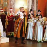 14.12.2019 Kielce. WDK. Wigilia dla osób niepełnosprawnych. Prezes Wodociągów Kieleckich Henryk Milcarz i senator Krzysztof Słoń / Jarosław Kubalski / Radio Kielce