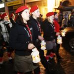 15.12.2019 Kielce. Betlejemskie Światło Pokoju. Harcerze i zuchy przeszli z nim z katedry na Rynek / Jarosław Kubalski / Radio Kielce