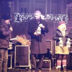 15.12.2019 Kielce. Betlejemskie Światło Pokoju. Harcerze i zuchy przeszli z nim z katedry na Rynek. Światło otrzymał prezydent Bogdan Wenta / Jarosław Kubalski / Radio Kielce