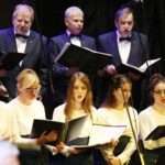 16.12.2019 Kielce. Wigilia służb mundurowych w WDK. Chór Parafialny Parafii Garnizonowej / Jarosław Kubalski / Radio Kielce