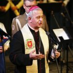 16.12.2019 Kielce. Wigilia służb mundurowych w WDK. Biskup Jan Piotrowski / Jarosław Kubalski / Radio Kielce