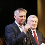 16.12.2019 Kielce. Wigilia służb mundurowych w WDK. Wojewoda Zbigniew Koniusz i marszałek Andrzej Bętkowski / Jarosław Kubalski / Radio Kielce