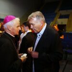 18.12.2019 Kielce. Sportowa wigilia w hali przy ul. Żytniej. Biskup Marian Florczyk i Włodzimierz Rezner / Jarosław Kubalski / Radio Kielce