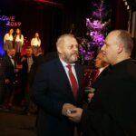 18.12.2019 Kielce. Sportowa wigilia w hali przy ul. Żytniej. Od lewej Stanisław Hojda i ks. Krzysztof Banasik / Jarosław Kubalski / Radio Kielce