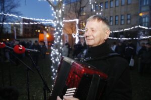 20.12.2019 Kielce. Ogród Radia Kielce. Choinki dla słuchaczy / Jarosław Kubalski / Radio Kielce
