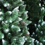 13.12.2019 Kielce. Sztuczne choinki na bazarze / Jarosław Kubalski / Radio Kielce