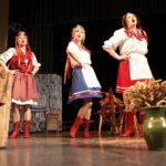 01.12.2019 Kielce. Przegląd teatrów wiejskich i gadek w WDK. Grupa teatralna Chmielnicka Gęś / Jarosław Kubalski / Radio Kielce