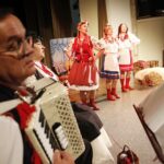 Kielce. Przegląd teatrów wiejskich i gadek w WDK. Grupa teatralna Chmielnicka Gęś / Fot. Jarosław Kubalski - Radio Kielce