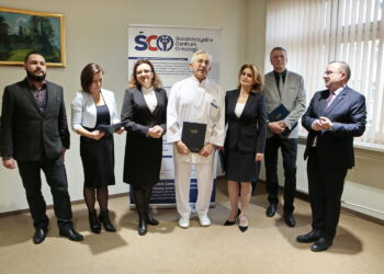 Podpisanie kontraktu dotyczącego wdrożenia pilotażu Krajowej Sieci Onkologicznej w województwie świętokrzyskim / Marzena Mąkosa / Radio Kielce