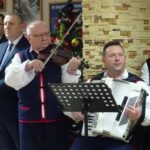 22.12.2019 Ostrowiec Świętokrzyski. Spotkanie opłatkowe PiS. Na zdjęciu muzycy zespołu Kunowianie / Emilia Sitarska / Radio Kielce